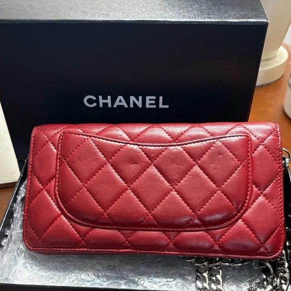 CHANEL Red Quilted Wallet - Picture 2 of 10